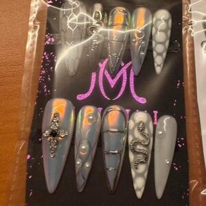 Holo Venom Nail Set –‎ Pre-Designed Press-On Couture